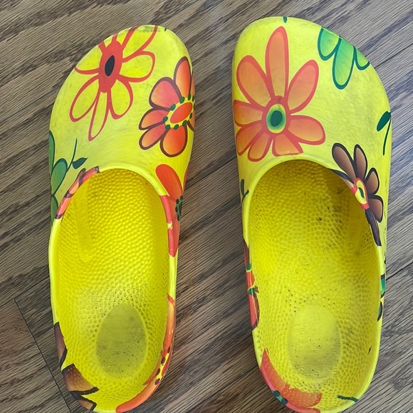 Cute floral Birkenstock’s Size: 9 - Picture 1 of 3